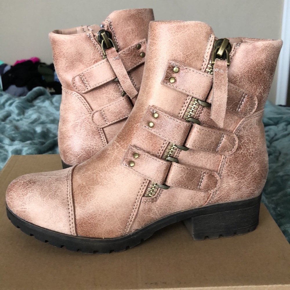 NIB Sugar INAYAH Tan buckle booties